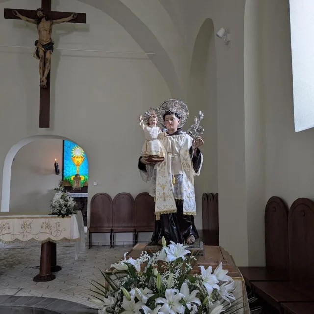 ⛪️ 𝟏𝟑 𝐆𝐢𝐮𝐠𝐧𝐨: 𝐀𝐜𝐞𝐫𝐞𝐧𝐳𝐚 𝐜𝐞𝐥𝐞𝐛𝐫𝐚 𝐒𝐚𝐧𝐭’𝐀𝐧𝐭𝐨𝐧𝐢𝐨✨
Oggi ad Acerenza si celebra 𝑺𝒂𝒏𝒕’𝑨𝒏𝒕𝒐𝒏𝒊𝒐, una festa profondamente radicata nel cuore degli acheruntini e delle comunità vicine. 🎉

Un momento che unisce tradizione e spiritualità, rinnovando ogni anno un legame che attraversa le generazioni. 🤩

Auguriamo a tutti una buona festa e Buon Onomastico a tutti coloro che portano il suo nome. 🥰

#Acerenza #BorghiPiùBellidItalia #ProLocoAcerenza #VisitAcerenza #UnpliBasilicata #BasilicataTuristica #ServizioCivileUniversale #AptBasilicata #Turismo